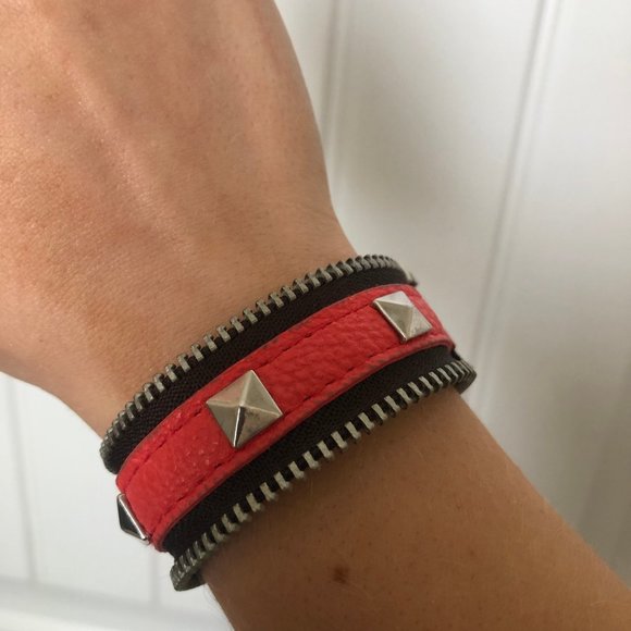 BCBGeneration Zipper Bracelet - Picture 2 of 4